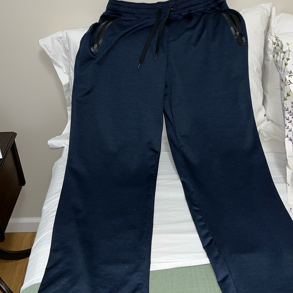 Workout pants
Urban Frontier 
Men’s medium